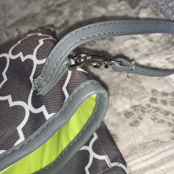 JJ Cole Baby Bundle Changing Pad & Bottle Cooler - Picture 6 of 9